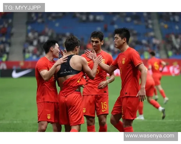 中国男足迎战卡塔尔队力争胜利展现团队精神与竞技状态